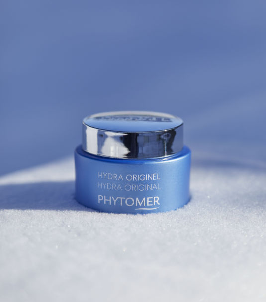 HYDRA ORIGINEL Kosteuttava, luomuviljeltyä levää sisältävä voide sulaa iholle.